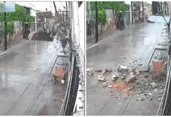Marquesina se derrumba por completo en pleno centro de Los Mochis