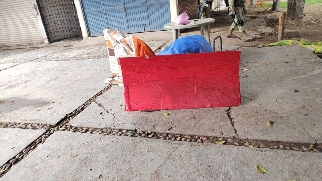 Matan a balazos a una mujer frente a un kínder en El Tamarindo, Culiacán Matan a balazos a una mujer frente a un kínder en El Tamarindo, Culiacán