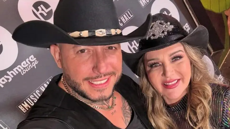 Alicia Villarreal estrena romance a 20 días de su divorcio