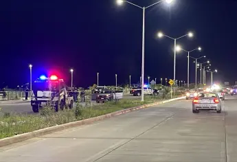 FGR realiza diligencias en camioneta baleada en el Malecón Nuevo de Culiacán