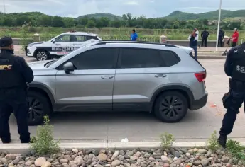 Rifles y equipo táctico aseguran en camioneta baleada por el bulevar Sánchez Alonso en Culiacán