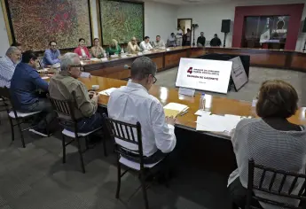Rocha Moya revisa avances del Cuarto Informe de Gobierno con su gabinete