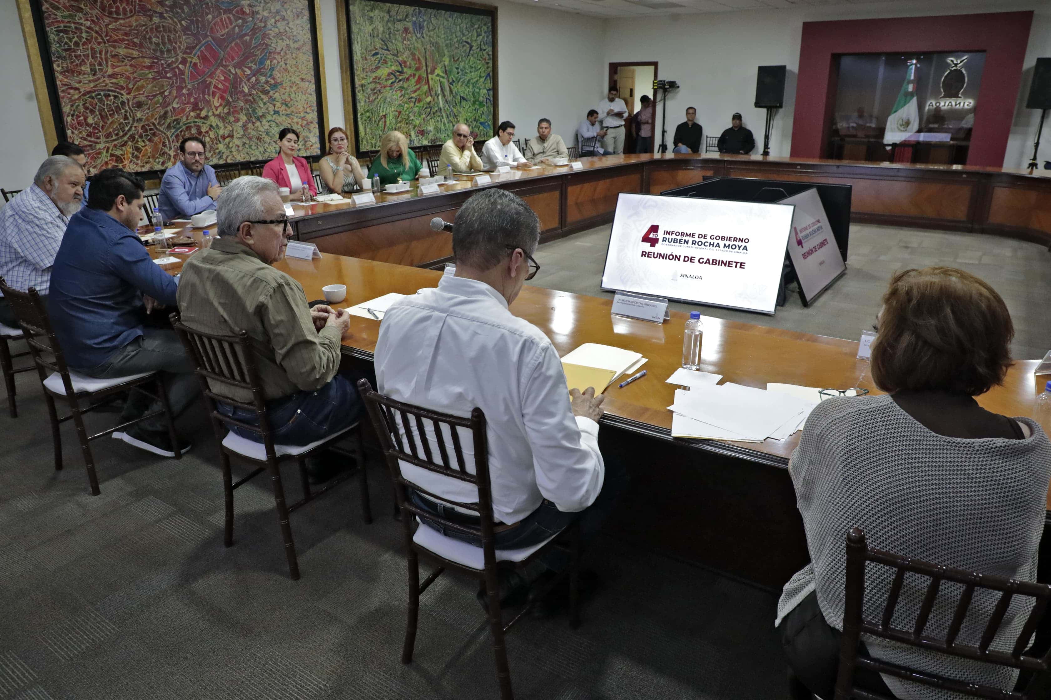 Rocha Moya revisa avances del Cuarto Informe de Gobierno con su gabinete Rocha Moya revisa avances del Cuarto Informe de Gobierno con su gabinete