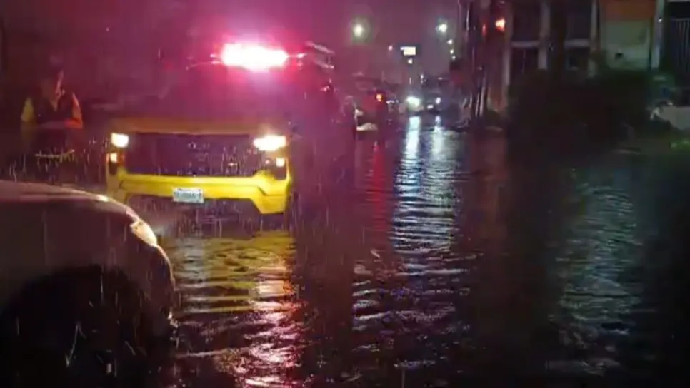 Fuerte lluvia y actividad eléctrica esta noche de miércoles en Culiacán