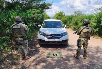 Aseguran dos vehículos robados y municiones en Culiacán y Escuinapa