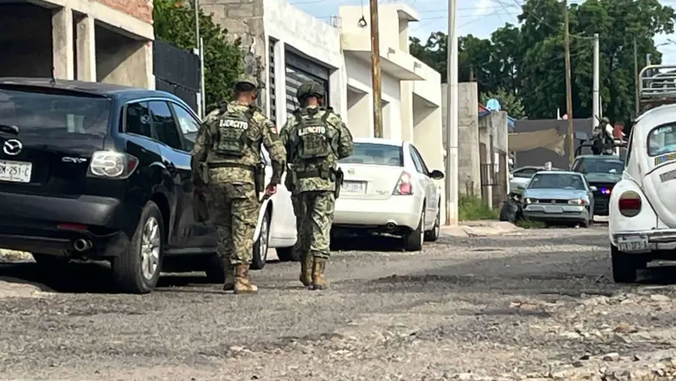 Militares auxilian a otra mujer privada de la libertad en sector Barrancos de Culiacán Militares auxilian a otra mujer privada de la libertad en sector Barrancos de Culiacán