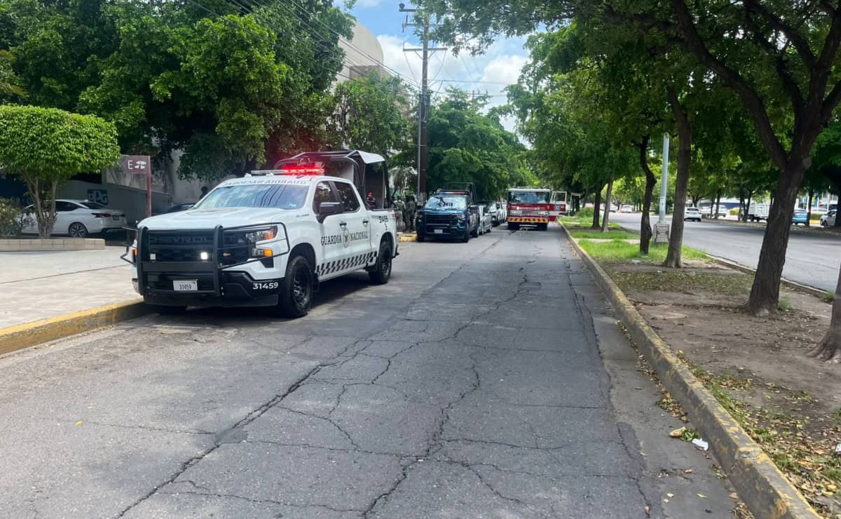 Despojan un vehículo de la Secretaría de Economía por el blvd. Pedro Infante en Culiacán