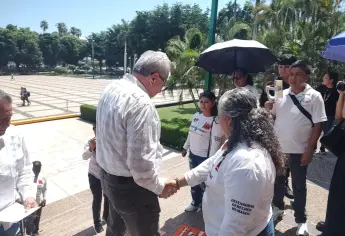 Rocha Moya atiende a madres de desaparecidos en el Palacio de Gobierno en Culiacán