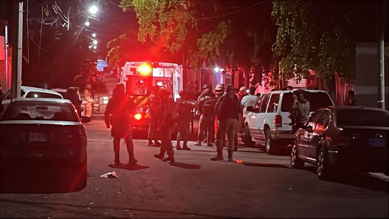 Un hombre es herido a balazos por una de las calles de fraccionamiento Infonavit Barrancos en Culiacán Un hombre es herido a balazos por una de las calles de fraccionamiento Infonavit Barrancos en Culiacán