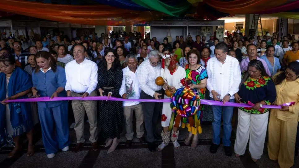 Rocha Moya entrega 2 millones de pesos para proyectos productivos indígenas