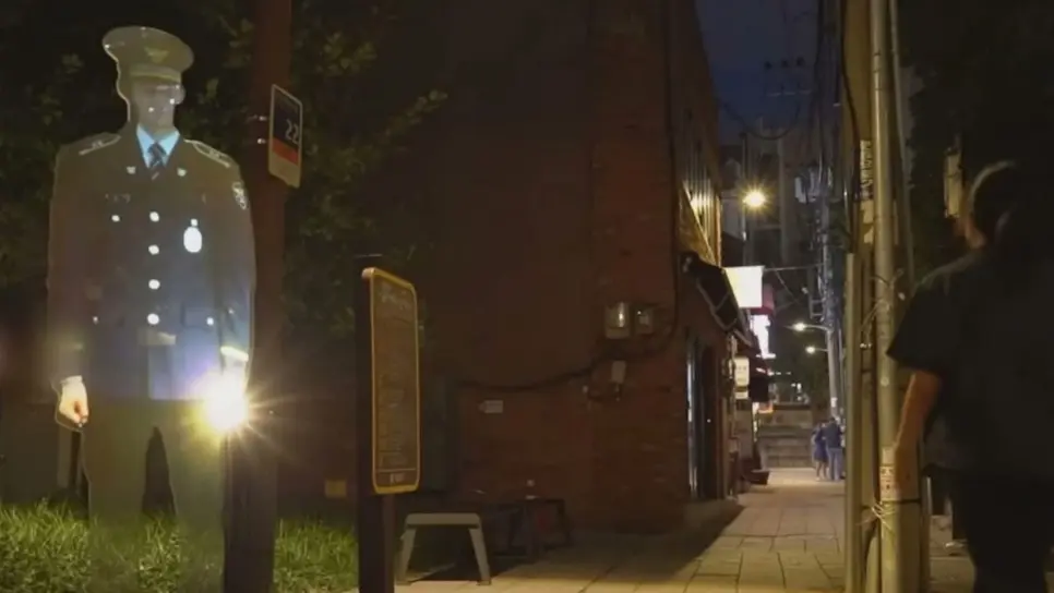 Así son los "policía holográfico" que vigilarán las calles en Corea del Sur Así son los "policía holográfico" que vigilarán las calles en Corea del Sur