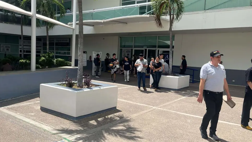 Atacan a balazos a un hombre afuera de la USE en Culiacán y se refugia en el edificio gubernamental