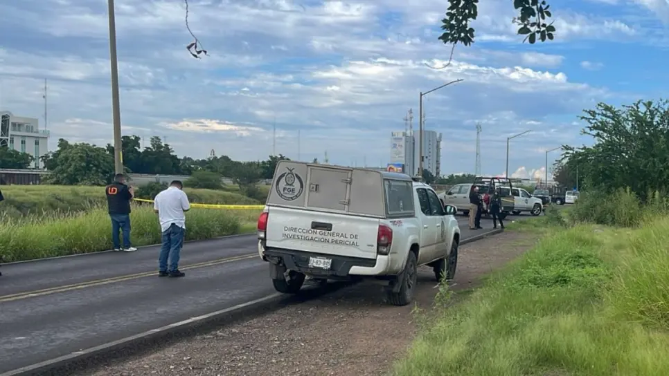 Arrojan un cuerpo con mensaje en la Av. Federalismo del sector de Recursos Hidráulicos, Culiacán Arrojan un cuerpo con mensaje en la Av. Federalismo del sector de Recursos Hidráulicos, Culiacán