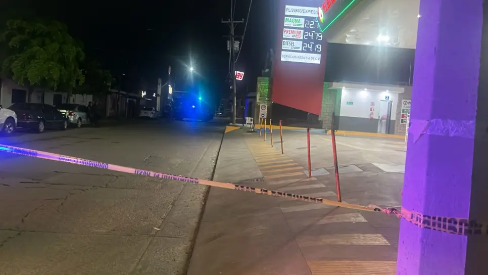 Asesinan a balazos a un menor de edad en una gasolinera de la colonia Los Pinos, en Culiacán