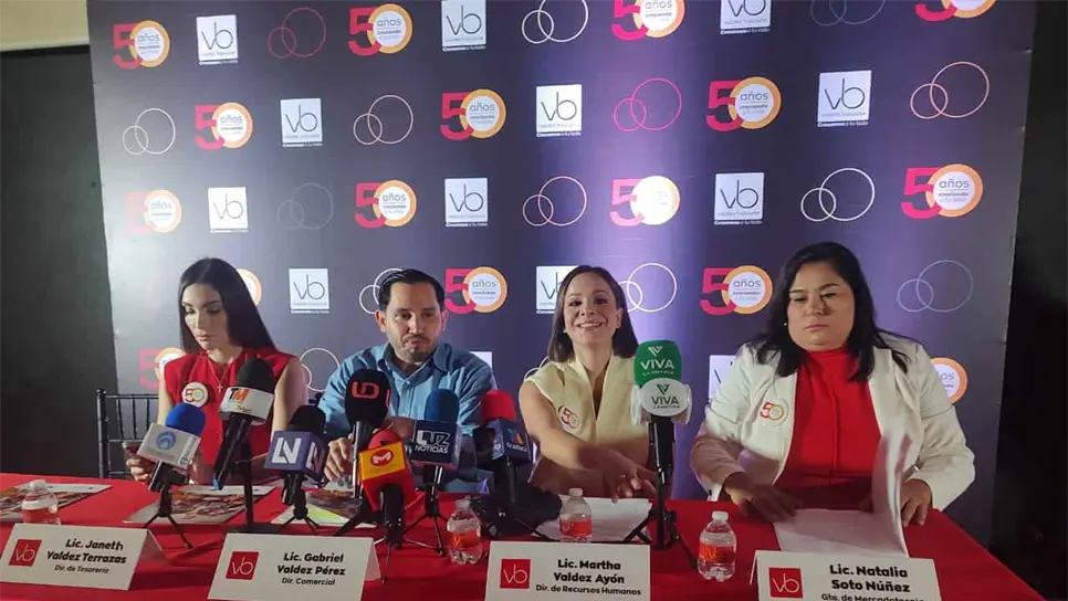 Representantes de la mueblería anunciaron grandes promociones. (FOTO: Samuel Mariscal).