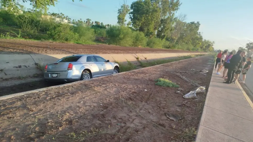 Conductor en estado de ebriedad se accidentan frente al CUM en Los Mochis Conductor en estado de ebriedad se accidentan frente al CUM en Los Mochis