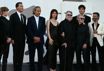 Guillermo del Toro emociona Venecia con su Frankenstein; 13 minutos de aplausos