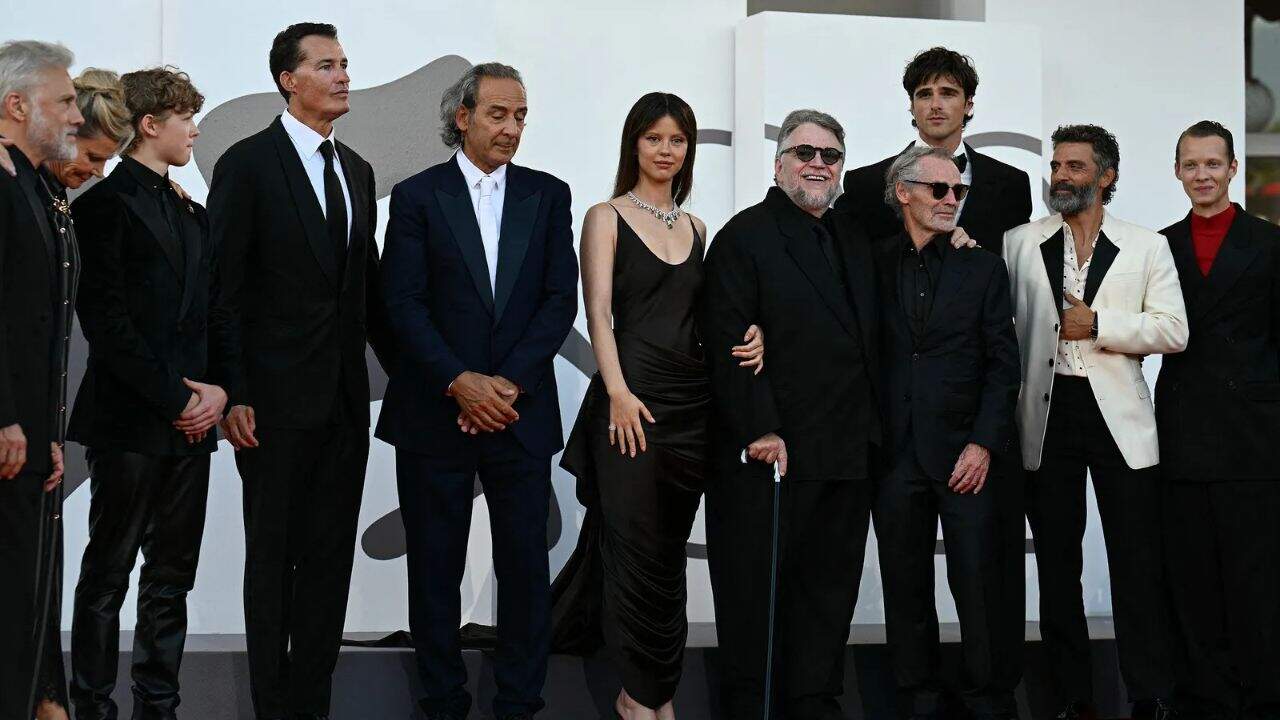 Guillermo del Toro emociona Venecia con su Frankenstein; 13 minutos de aplausos