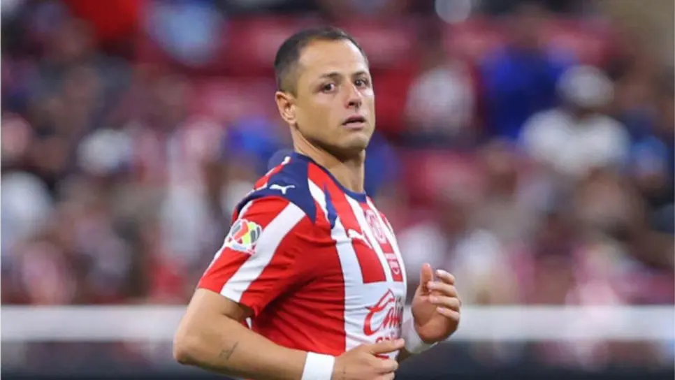 Chicharito vive una noche amarga con Chivas; lo abuchean en su casa Chicharito vive una noche amarga con Chivas; lo abuchean en su casa