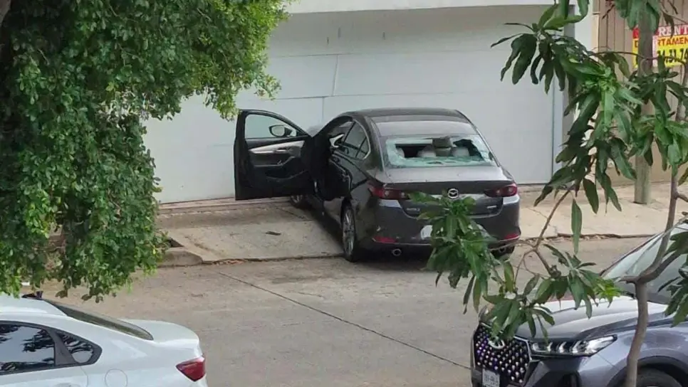 Atacan a balazos a conductor en la colonia La Campiña de Culiacán Atacan a balazos a conductor en la colonia La Campiña de Culiacán