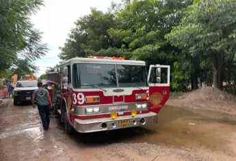 Incendio consume una casa y taller en Las Flores de Los Mochis
