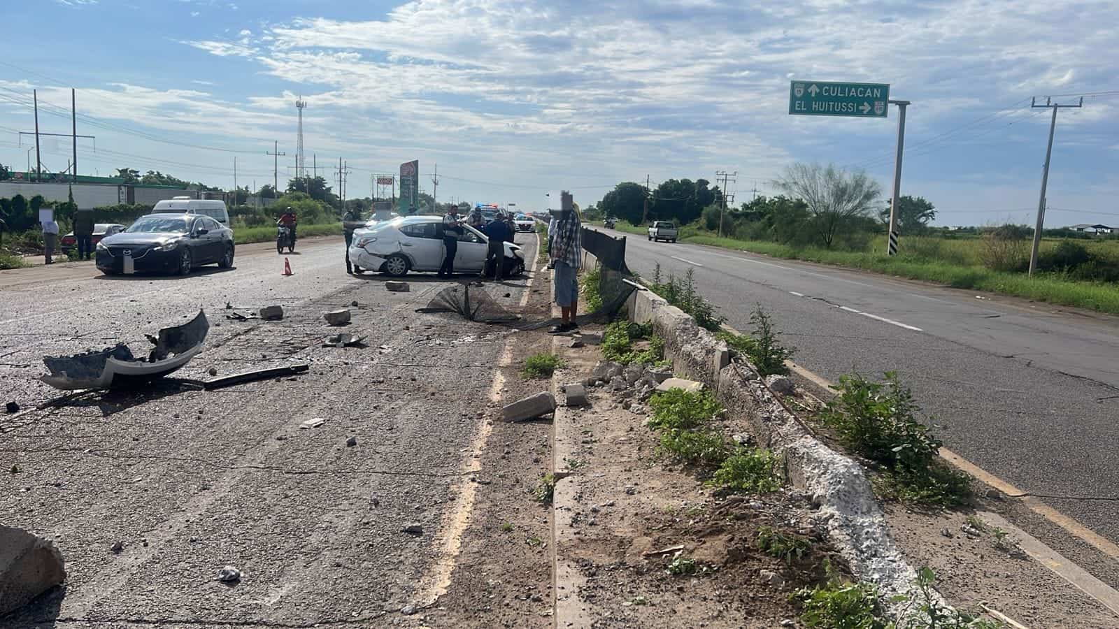 Conductora se impacta contra muro de contención en la México 15, en Batamote, Guasave Conductora se impacta contra muro de contención en la México 15, en Batamote, Guasave
