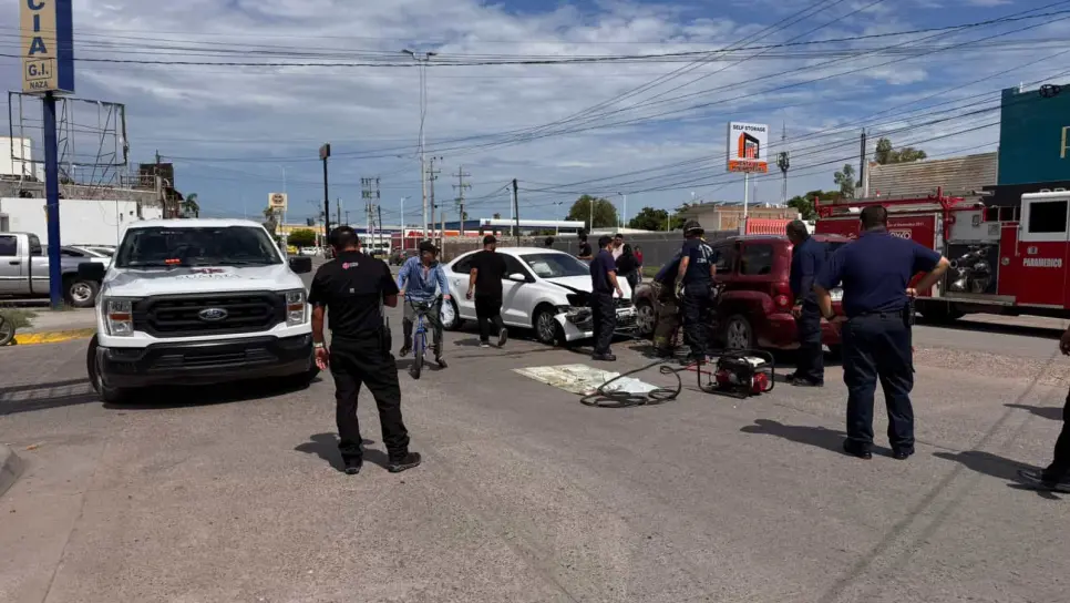 Mujer queda prensada tras fuerte choque en Los Mochis; la rescatan con las quijadas de la vida Mujer queda prensada tras fuerte choque en Los Mochis; la rescatan con las quijadas de la vida