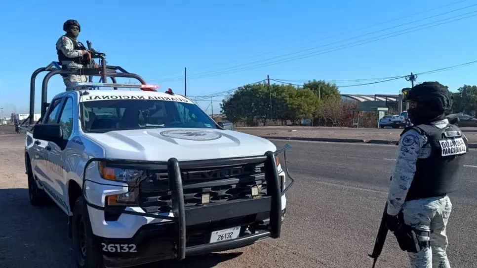 Sujetos armados despojan cinco vehículos sobre la carretera México 15 a la salida norte de Culiacán Sujetos armados despojan cinco vehículos sobre la carretera México 15 a la salida norte de Culiacán