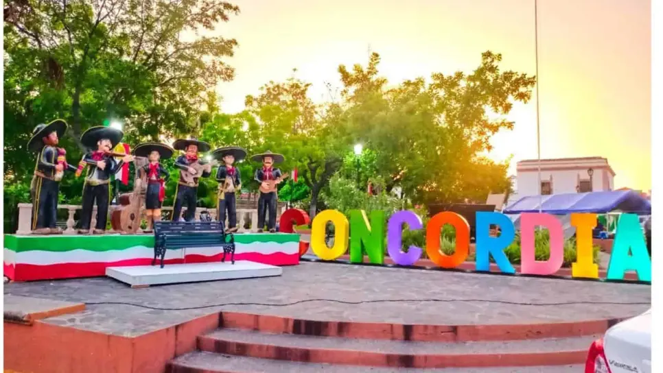 Concordia enciende el espíritu patrio con coloridos miradores fotográficos