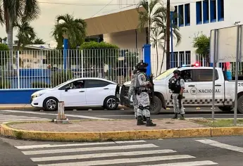 Militares recuperan un vehículo que había sido despojado minutos antes en Culiacán