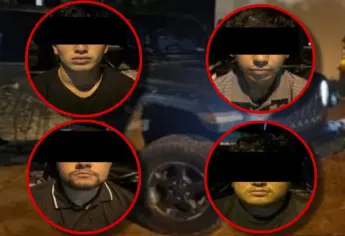 Detienen a 4 sicarios a bordo de un Jeep repleto de rifles, equipo táctico, cocaína y cristal, en Navolato
