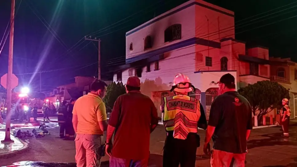 Se incendia centro de rehabilitación en La Campiña, Culiacán; evacuan a 13 personas, hay un intoxicado
