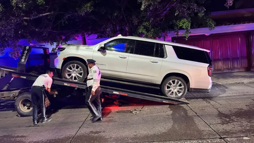 Dañan con ponchallantas camioneta del secretario de la Policía Municipal en la colonia Lomas de Guadalupe en Culiacán Dañan con ponchallantas camioneta del secretario de la Policía Municipal en la colonia Lomas de Guadalupe en Culiacán