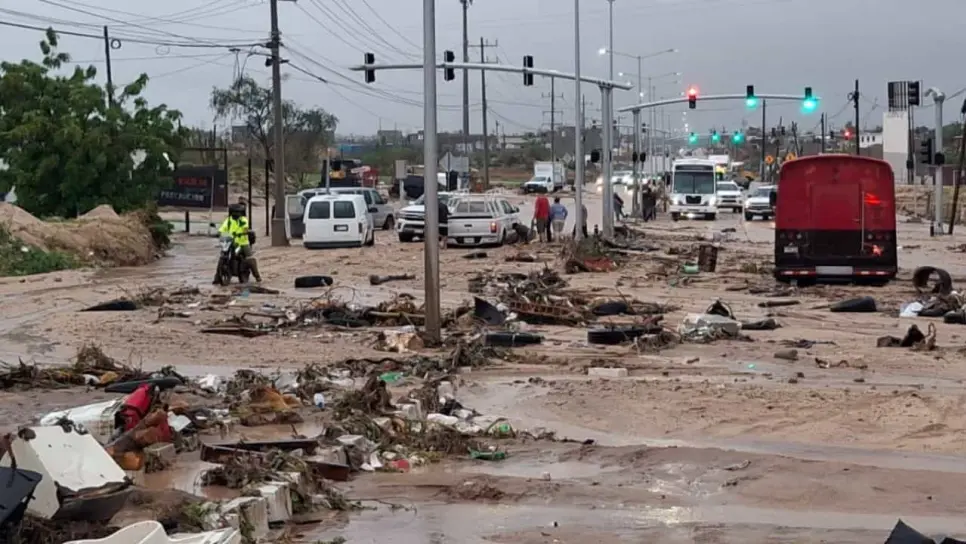 Huracán Lorena deja serias afectaciones en Cabo San Lucas, BCS; reportan lluvias fuertes
