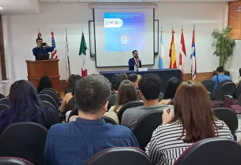 José Rodríguez imparte charla motivacional a estudiantes de la Universidad Autónoma de Sinaloa