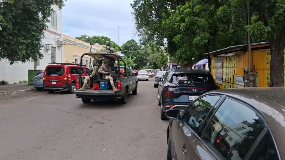Aseguran a dos civiles en un vehículo, con un arma, tres cargadores abastecidos y celulares en Culiacán Aseguran a dos civiles en un vehículo, con un arma, tres cargadores abastecidos y celulares en Culiacán