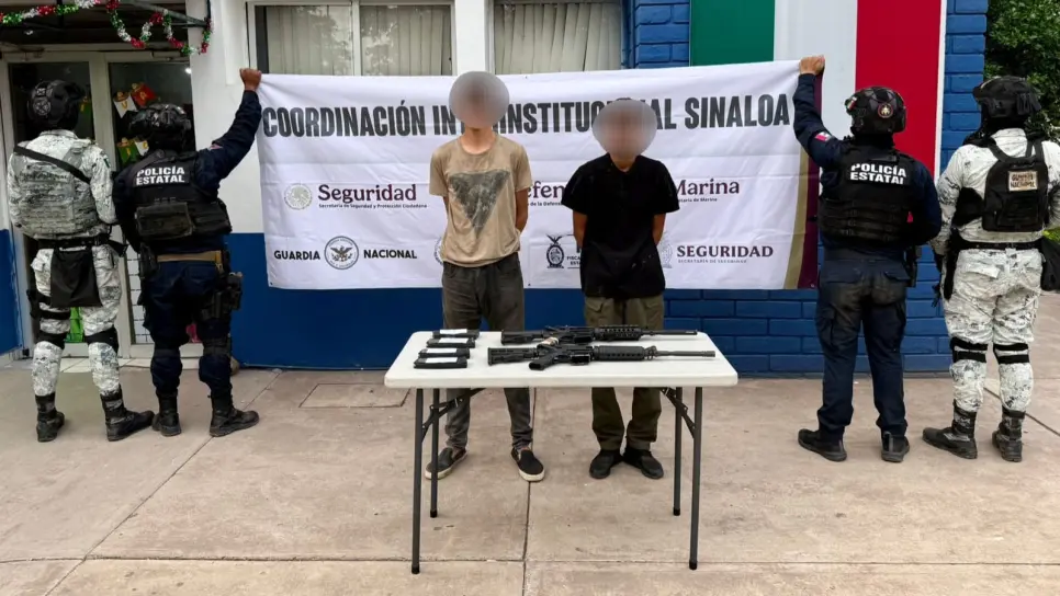 Detienen a 2 civiles con armas largas y municiones; uno es menor de edad, en Culiacán Detienen a 2 civiles con armas largas y municiones; uno es menor de edad, en Culiacán