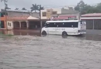 Suspenden rutas de camiones urbanos en Los Mochis por inundaciones tras tormenta tropical Lorena