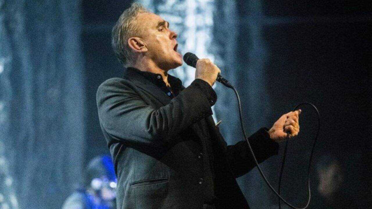Morrissey pone fin a su relación con The Smiths y pone en venta sus derechos musicales