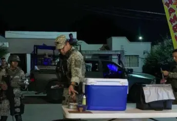 Somos más los buenos: se solidarizan con militares y les regalan hotdogs en Barrancos, Culiacán