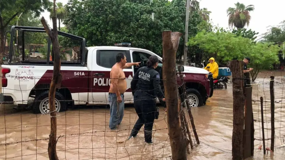 Evacuan colonias en la Higuera de Zaragoza por intensas lluvias