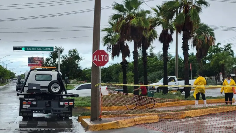 Cierran el bulevar Centenario ante riesgo de desborde del dren Juárez en Los Mochis Cierran el bulevar Centenario ante riesgo de desborde del dren Juárez en Los Mochis