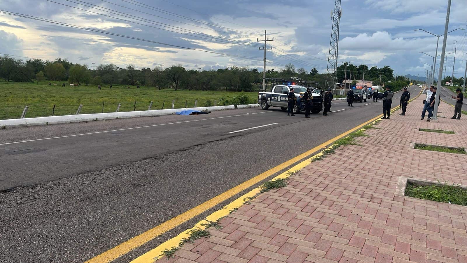 Localizan a una persona ejecutada sobre a la salida norte de Culiacán