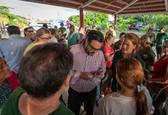 Alcalde de Culiacán se compromete a mejorar calles y parque de la colonia Villas del Manantial