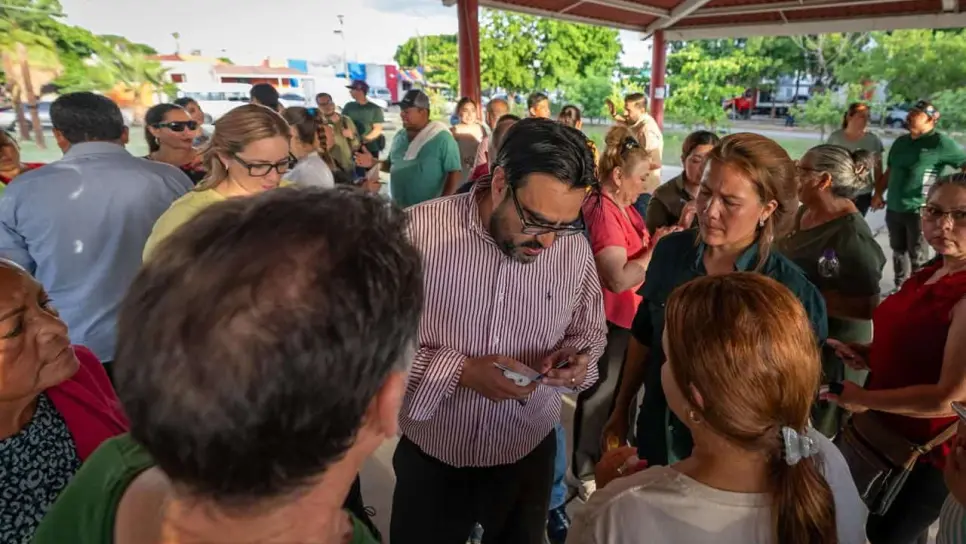 Alcalde de Culiacán se compromete a mejorar calles y parque de la colonia Villas del Manantial