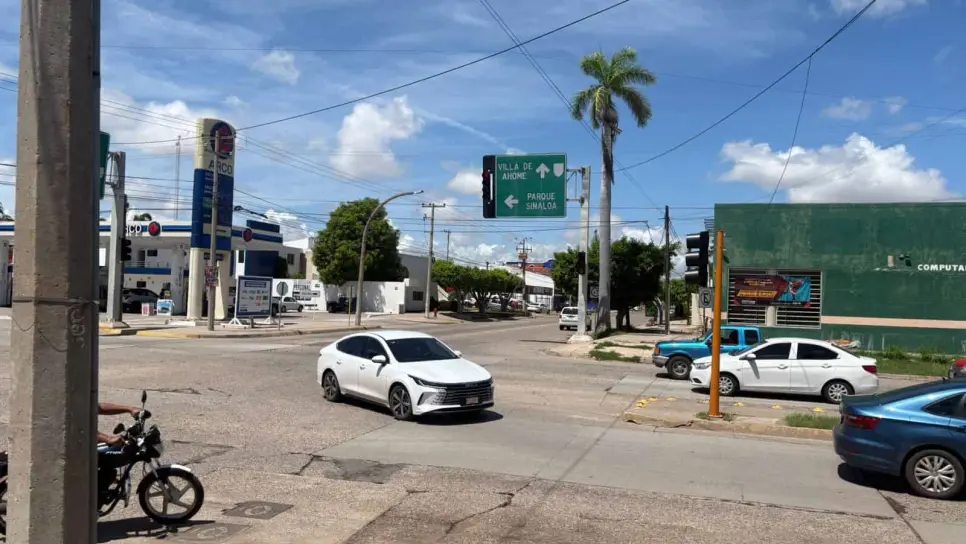 Antonio Menéndez recorre y atiende puntos afectados por lluvias en Ahome Antonio Menéndez recorre y atiende puntos afectados por lluvias en Ahome