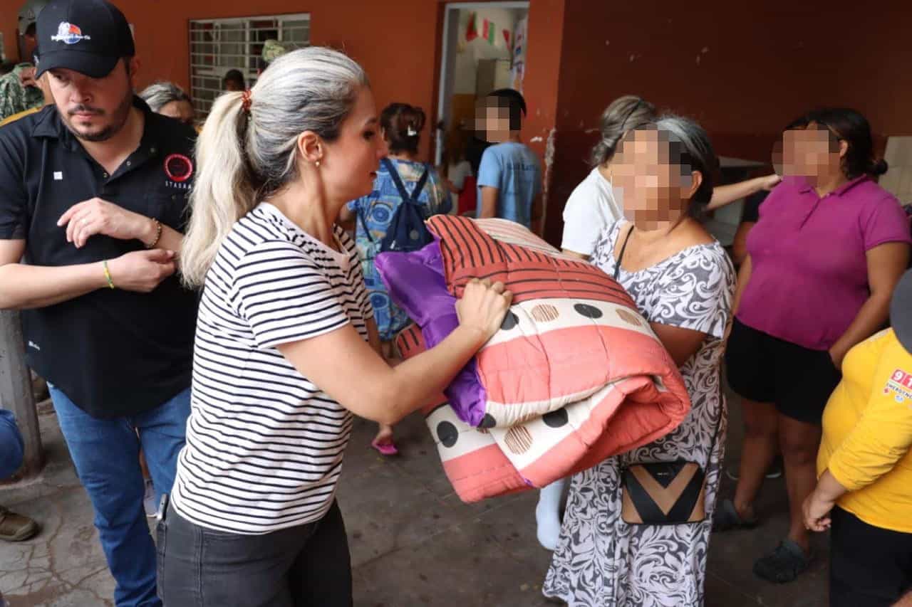 DIF Ahome brinda apoyos a familias afectadas por las inundaciones en Higuera de Zaragoza DIF Ahome brinda apoyos a familias afectadas por las inundaciones en Higuera de Zaragoza