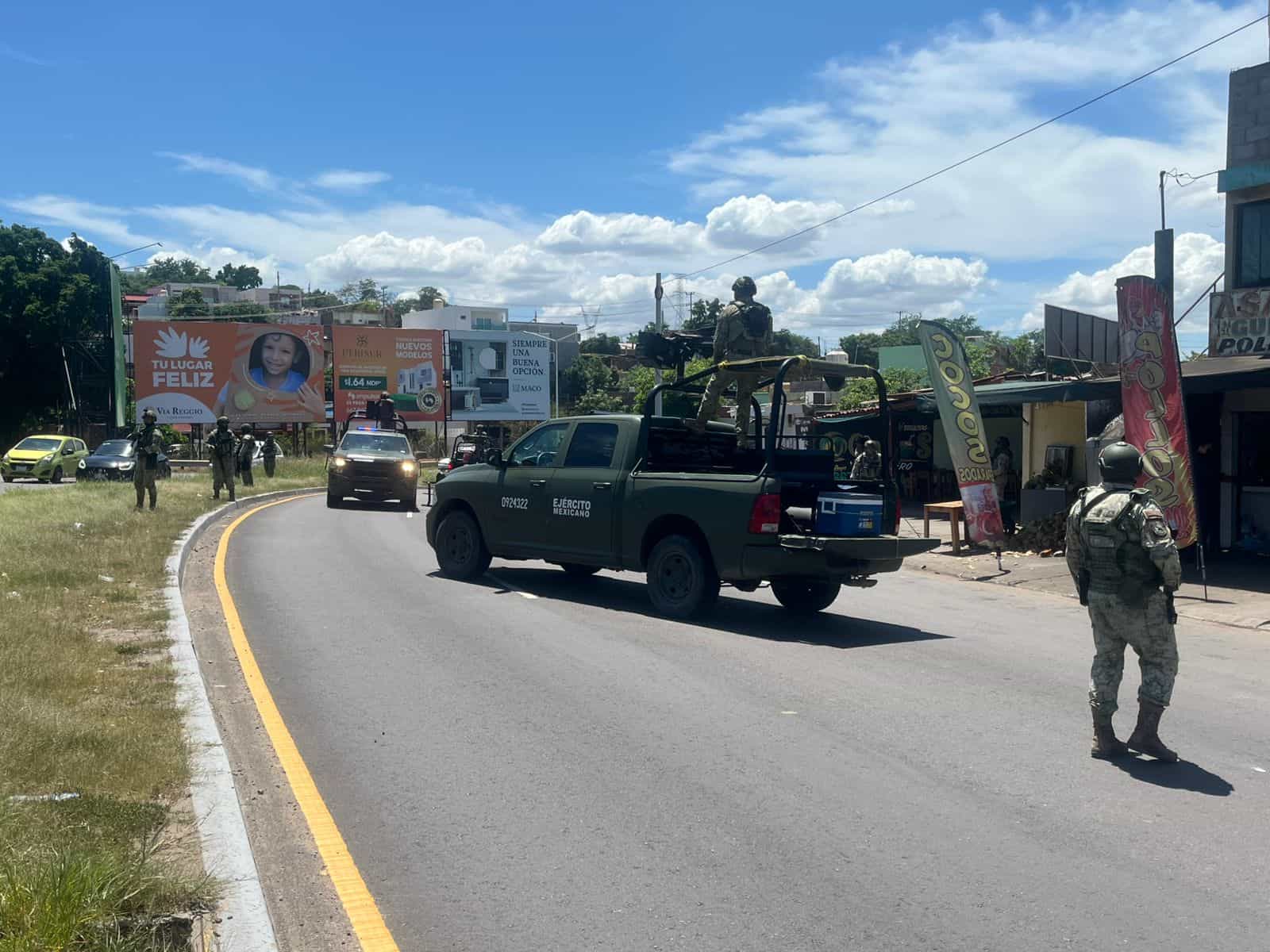 Sujetos armados le despojan un vehículo a una pareja de adultos mayores en Culiacán Sujetos armados le despojan un vehículo a una pareja de adultos mayores en Culiacán