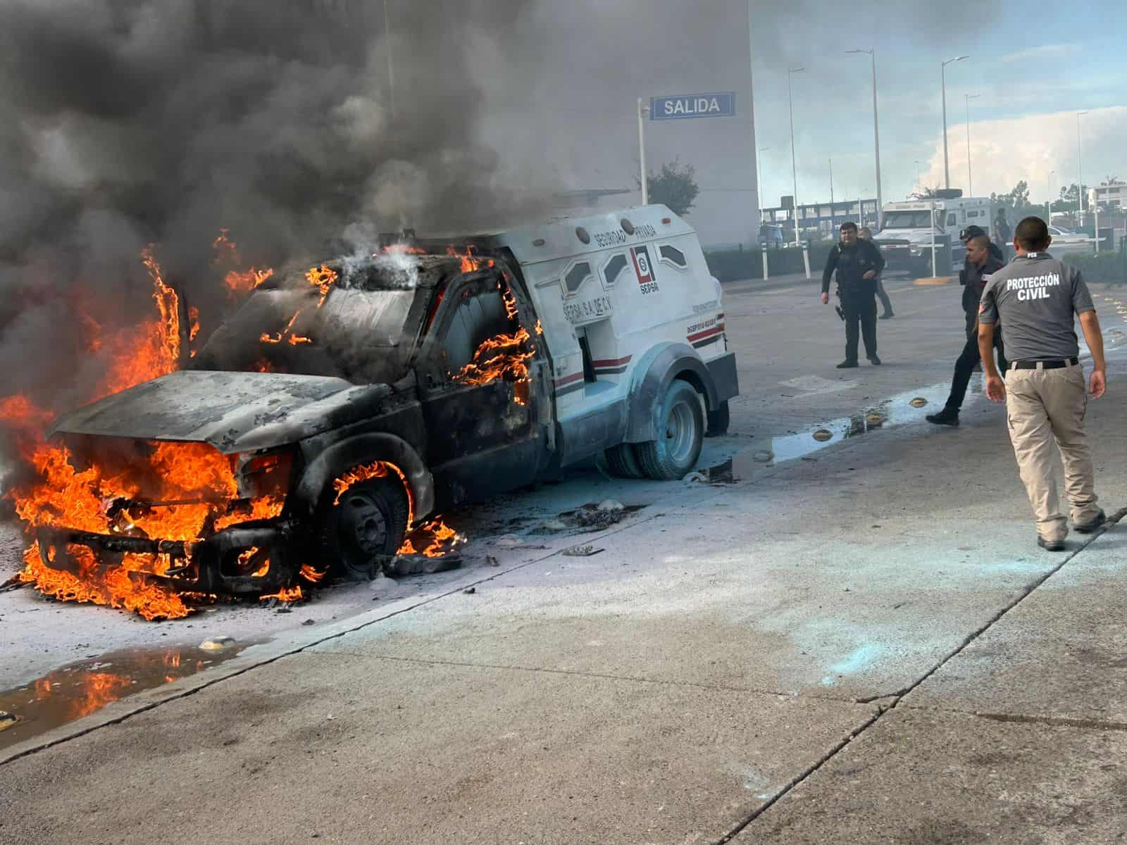 Policías del GOTE consiguen 18 extintores y junto con PC Estatal, evitan que se quemen 16 millones en Los Mochis