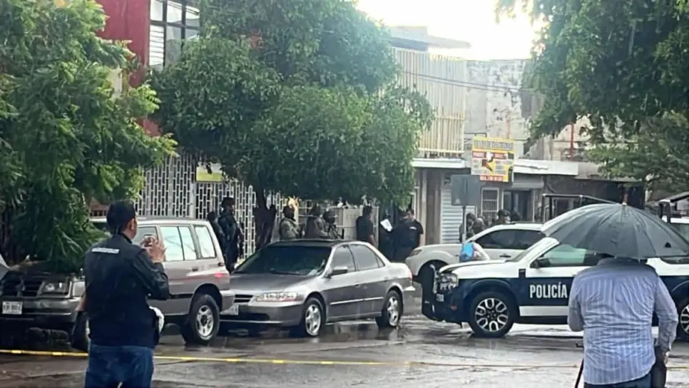 Detienen a cinco presuntos delincuentes con armas largas y equipo táctico en la colonia Miguel Alemán, Culiacán Detienen a cinco presuntos delincuentes con armas largas y equipo táctico en la colonia Miguel Alemán, Culiacán